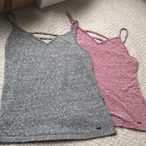 Set of tank tops